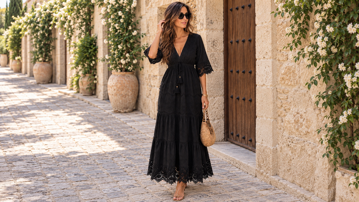 Vestido Cala Llonga Noche de Martina Ibiza, propuesta para una cena de empresa según el dress code.