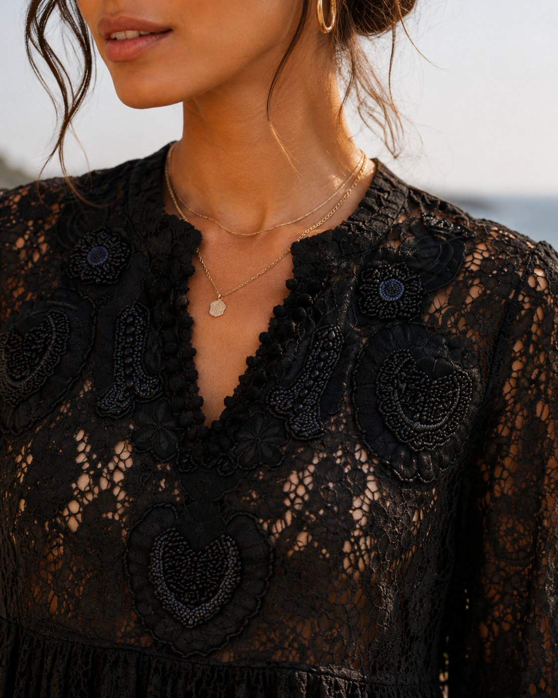 Blusa calado y pedrería Frida